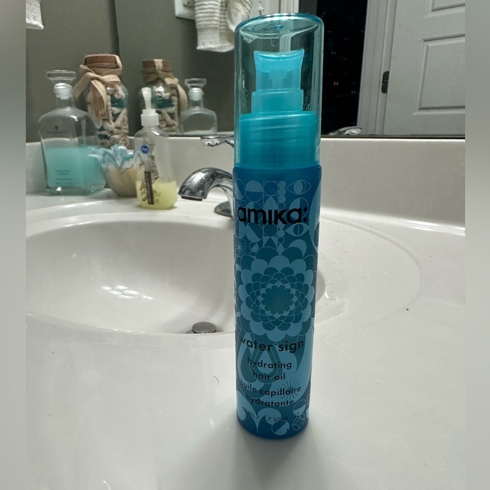 Amika: Water sign hydrating hair oil